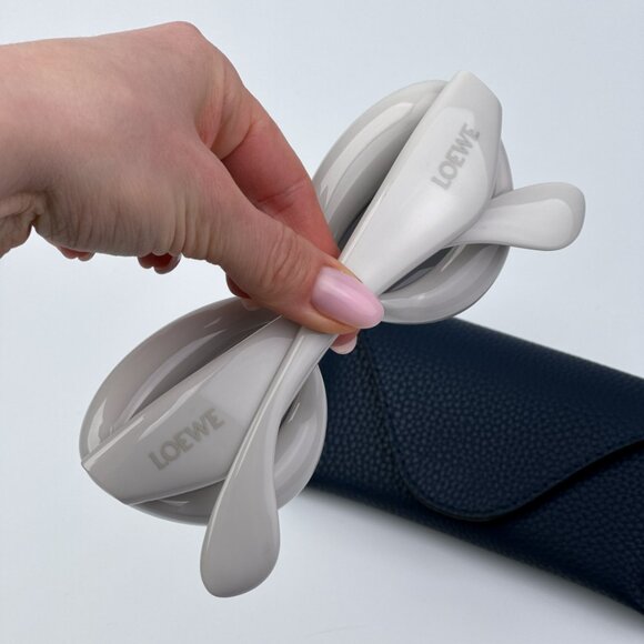 Loewe Women BRAND NEW Sunglasses LW40097I 20A Light Grey Smoke Cat Eye - Picture 3 of 10